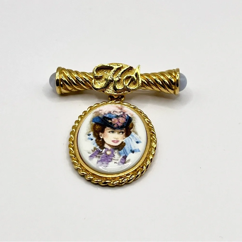 Signed Vintage Avon 1996-1997 "President's Club" Porcelain Portrait Cameo Brooch - Picture 2 of 5